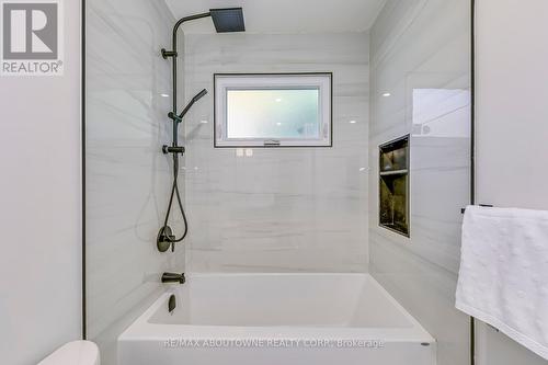 2243 Ingersoll Drive, Burlington, ON - Indoor Photo Showing Bathroom