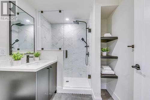 2243 Ingersoll Drive, Burlington, ON - Indoor Photo Showing Bathroom