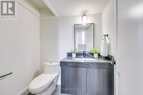 2243 Ingersoll Drive, Burlington, ON - Indoor Photo Showing Bathroom