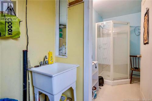 131 Fairfield Road, Sackville, NB - Indoor Photo Showing Bathroom