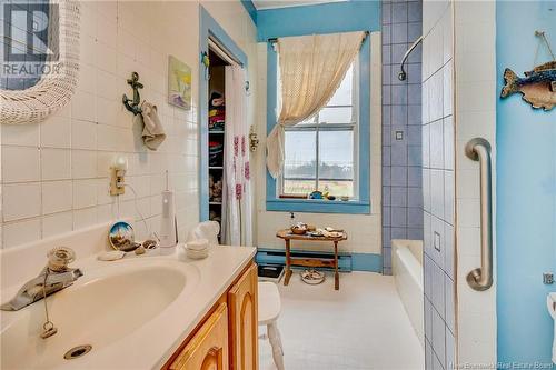 131 Fairfield Road, Sackville, NB - Indoor Photo Showing Bathroom