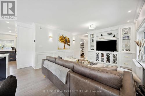 27 Glen Elm Avenue, Toronto, ON - Indoor Photo Showing Living Room