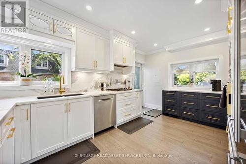 27 Glen Elm Avenue, Toronto, ON - Indoor Photo Showing Kitchen With Upgraded Kitchen