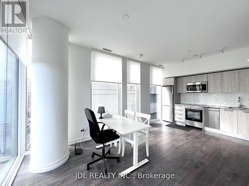 2102 - 28 Wellesley Street E, Toronto, ON - Indoor Photo Showing Kitchen