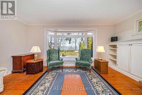 24 Mcrae Beach Road S, Georgina, ON - Indoor Photo Showing Living Room