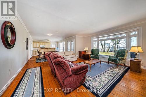 24 Mcrae Beach Road S, Georgina, ON - Indoor Photo Showing Living Room