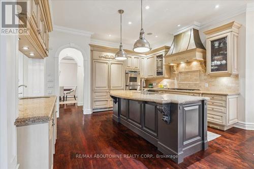 1143 Riverbank Way, Oakville, ON - Indoor Photo Showing Kitchen With Upgraded Kitchen