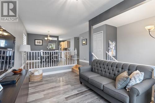 2950 Clemenceau Boulevard, Windsor, ON - Indoor Photo Showing Living Room