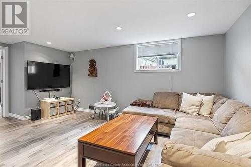 2950 Clemenceau Boulevard, Windsor, ON - Indoor Photo Showing Living Room