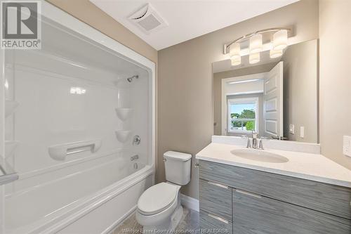 955 Ouellette Avenue Unit# 104, Windsor, ON - Indoor Photo Showing Bathroom