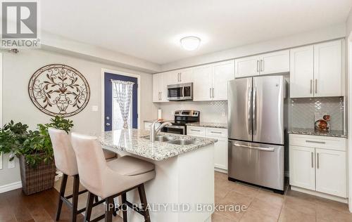 26 Jeffrey Drive, Guelph, ON - Indoor Photo Showing Kitchen With Stainless Steel Kitchen With Double Sink With Upgraded Kitchen