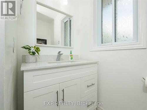 6851 Warden Avenue, Niagara Falls, ON - Indoor Photo Showing Bathroom