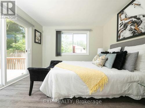 6851 Warden Avenue, Niagara Falls, ON - Indoor Photo Showing Bedroom