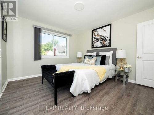 6851 Warden Avenue, Niagara Falls, ON - Indoor Photo Showing Bedroom