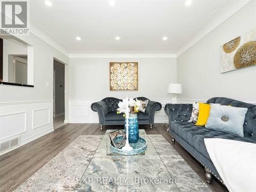 6851 Warden Avenue, Niagara Falls, ON - Indoor Photo Showing Living Room