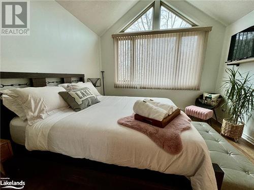 Bedroom with hardwood / wood-style floors and vaulted ceiling - 231 Grandview/Hilltop Drive, Huntsville, ON - Indoor Photo Showing Bedroom