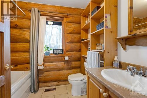 Primary suite 4-piece ensuite includes soaker jet tub - 921 Norwood Road, Westport, ON - Indoor Photo Showing Bathroom