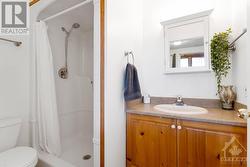 Lower level 4th bedroom ensuite - 