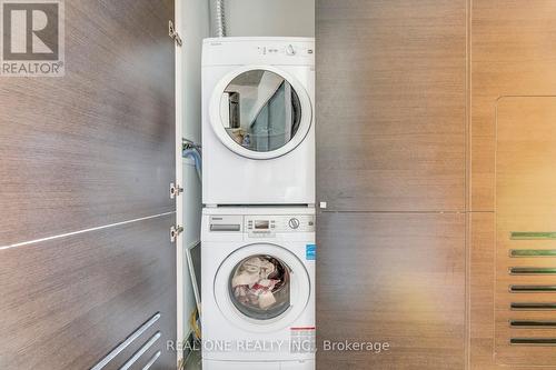 913 - 629 King Street W, Toronto, ON - Indoor Photo Showing Laundry Room