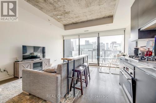 913 - 629 King Street W, Toronto, ON - Indoor Photo Showing Living Room