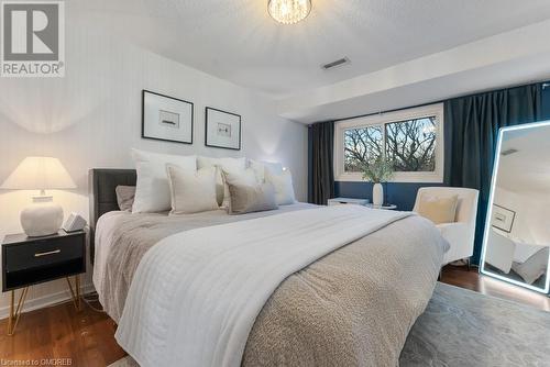 2050 Upper Middle Road Unit# 179, Burlington, ON - Indoor Photo Showing Bedroom