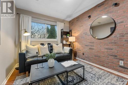 2050 Upper Middle Road Unit# 179, Burlington, ON - Indoor Photo Showing Living Room