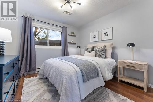 2050 Upper Middle Road Unit# 179, Burlington, ON - Indoor Photo Showing Bedroom