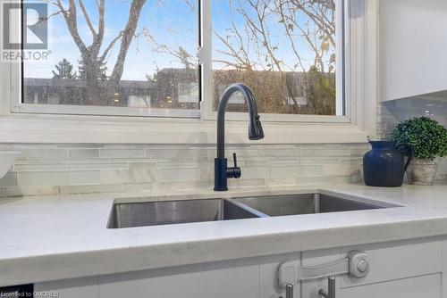 2050 Upper Middle Road Unit# 179, Burlington, ON - Indoor Photo Showing Kitchen With Double Sink