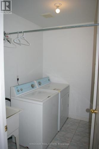 722 Four Winds Way, Mississauga, ON - Indoor Photo Showing Laundry Room