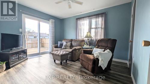 19 Larch Street, Highlands East, ON - Indoor Photo Showing Living Room