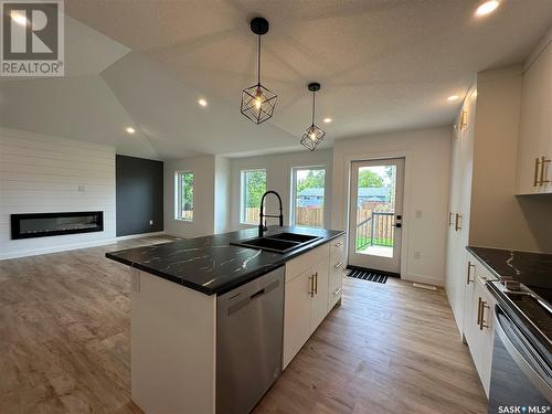 635 14Th Street, Humboldt, SK - Indoor Photo Showing Kitchen With Double Sink With Upgraded Kitchen