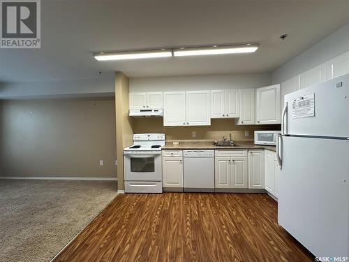 224 910 Main Street, Humboldt, SK - Indoor Photo Showing Kitchen