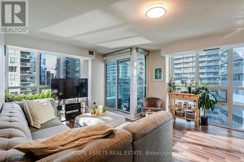 2306 - 19 Grand Trunk Crescent, Toronto, ON - Indoor Photo Showing Living Room