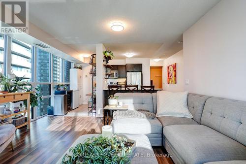 2306 - 19 Grand Trunk Crescent, Toronto, ON - Indoor Photo Showing Living Room