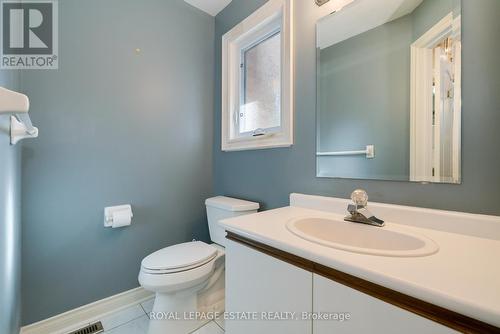 35 Harmony Hill Crescent, Richmond Hill, ON - Indoor Photo Showing Bathroom