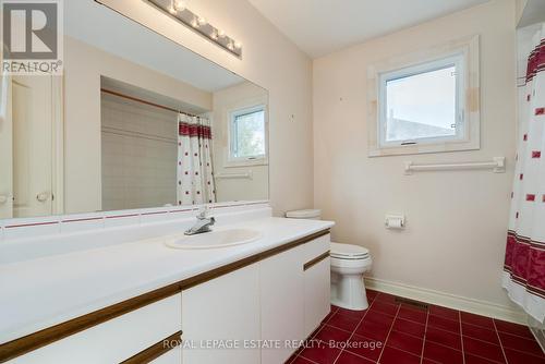 35 Harmony Hill Crescent, Richmond Hill, ON - Indoor Photo Showing Bathroom