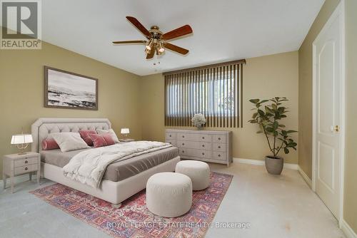 35 Harmony Hill Crescent, Richmond Hill, ON - Indoor Photo Showing Bedroom