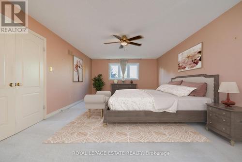 35 Harmony Hill Crescent, Richmond Hill, ON - Indoor Photo Showing Bedroom