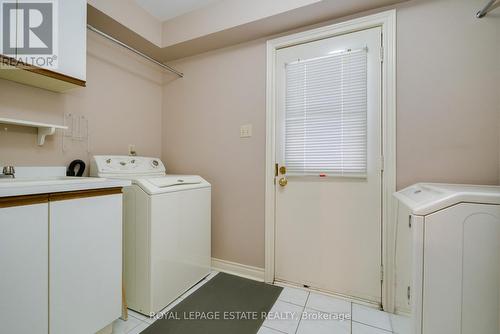 35 Harmony Hill Crescent, Richmond Hill, ON - Indoor Photo Showing Laundry Room