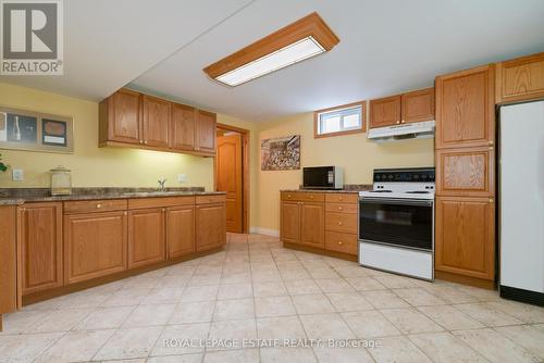 35 Harmony Hill Crescent, Richmond Hill, ON - Indoor Photo Showing Kitchen