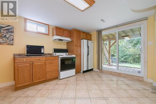 35 Harmony Hill Crescent, Richmond Hill, ON - Indoor Photo Showing Kitchen