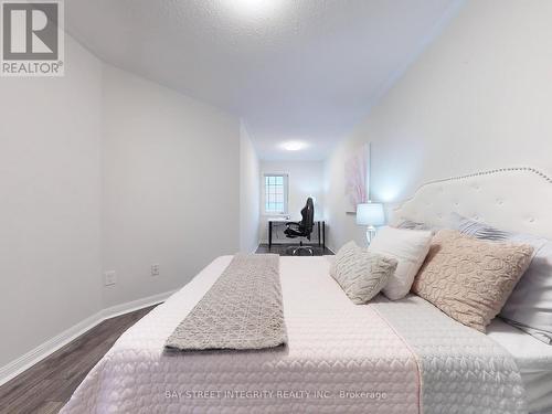 17 Winn Place, Aurora, ON - Indoor Photo Showing Bedroom