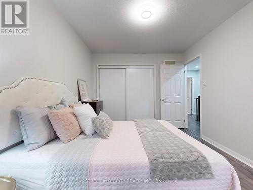 17 Winn Place, Aurora, ON - Indoor Photo Showing Bedroom