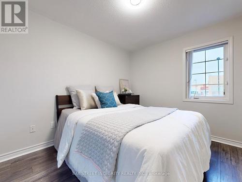 17 Winn Place, Aurora, ON - Indoor Photo Showing Bedroom