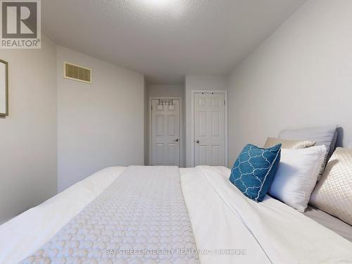 17 Winn Place, Aurora, ON - Indoor Photo Showing Bedroom