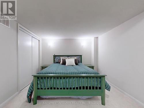 17 Winn Place, Aurora, ON - Indoor Photo Showing Bedroom