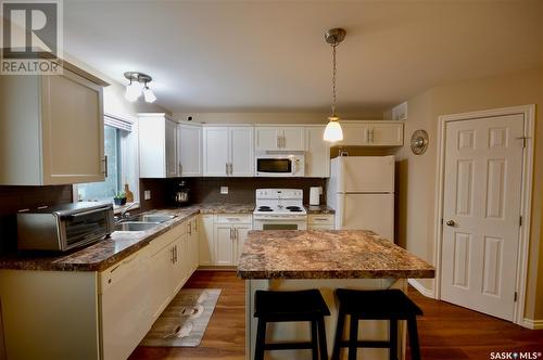 101B Cruise Street, Saskatoon, SK - Indoor Photo Showing Kitchen With Double Sink