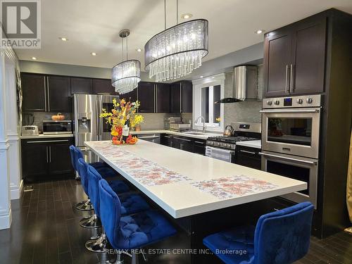 1 Brydon Crescent, Brampton, ON - Indoor Photo Showing Kitchen With Upgraded Kitchen