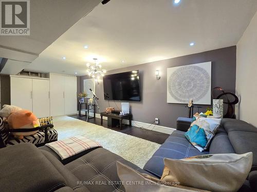 1 Brydon Crescent, Brampton, ON - Indoor Photo Showing Living Room