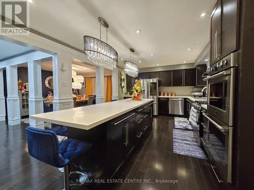 1 Brydon Crescent, Brampton, ON - Indoor Photo Showing Kitchen With Upgraded Kitchen